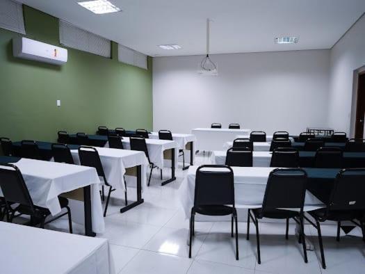 Attie Park Hotel Uberlandia Bagian luar foto