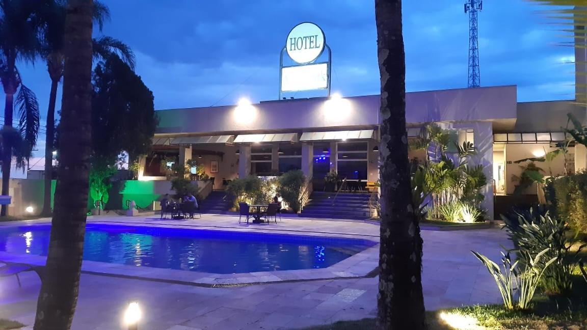 Attie Park Hotel Uberlandia Bagian luar foto