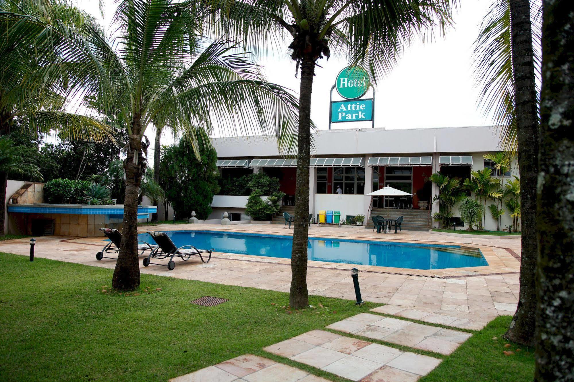 Attie Park Hotel Uberlandia Bagian luar foto